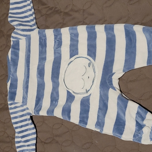 Fuzzy striped 3 months sleeper - Picture 2 of 3